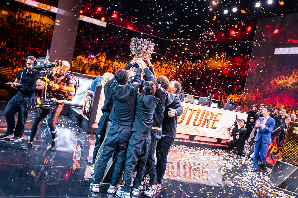 Xun三连MVP领衔JDG，厂长放话BP战术全面压制iG